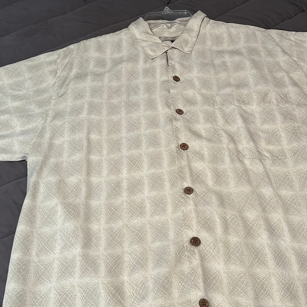 Tommy Bahama casually collard shirt